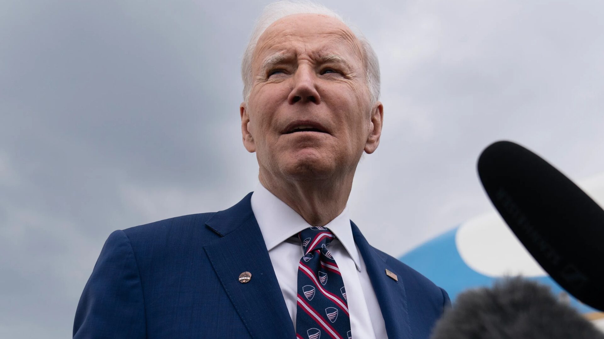 Manchin Roasts Biden’s ‘17 Educated Idiots’ Over COVID, Inflation, and More [WATCH]
