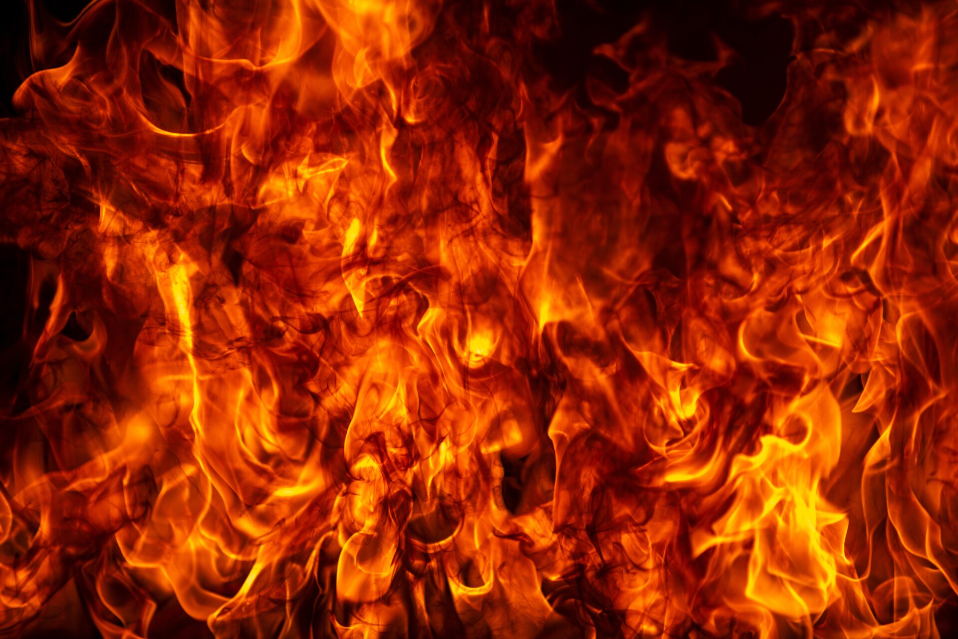 Manhattan Holiday Market at Bryant Park Engulfed in Flames [WATCH]