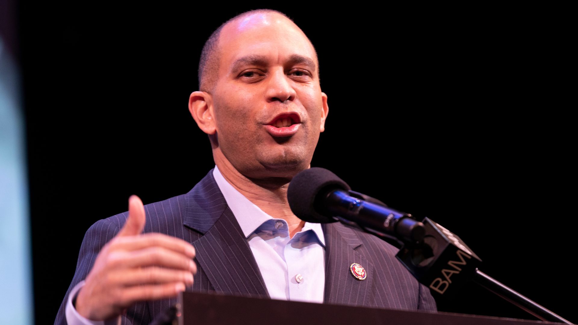 Hakeem Jeffries Struggles When Cornered on CNN About Biden’s Mental Decline [WATCH]