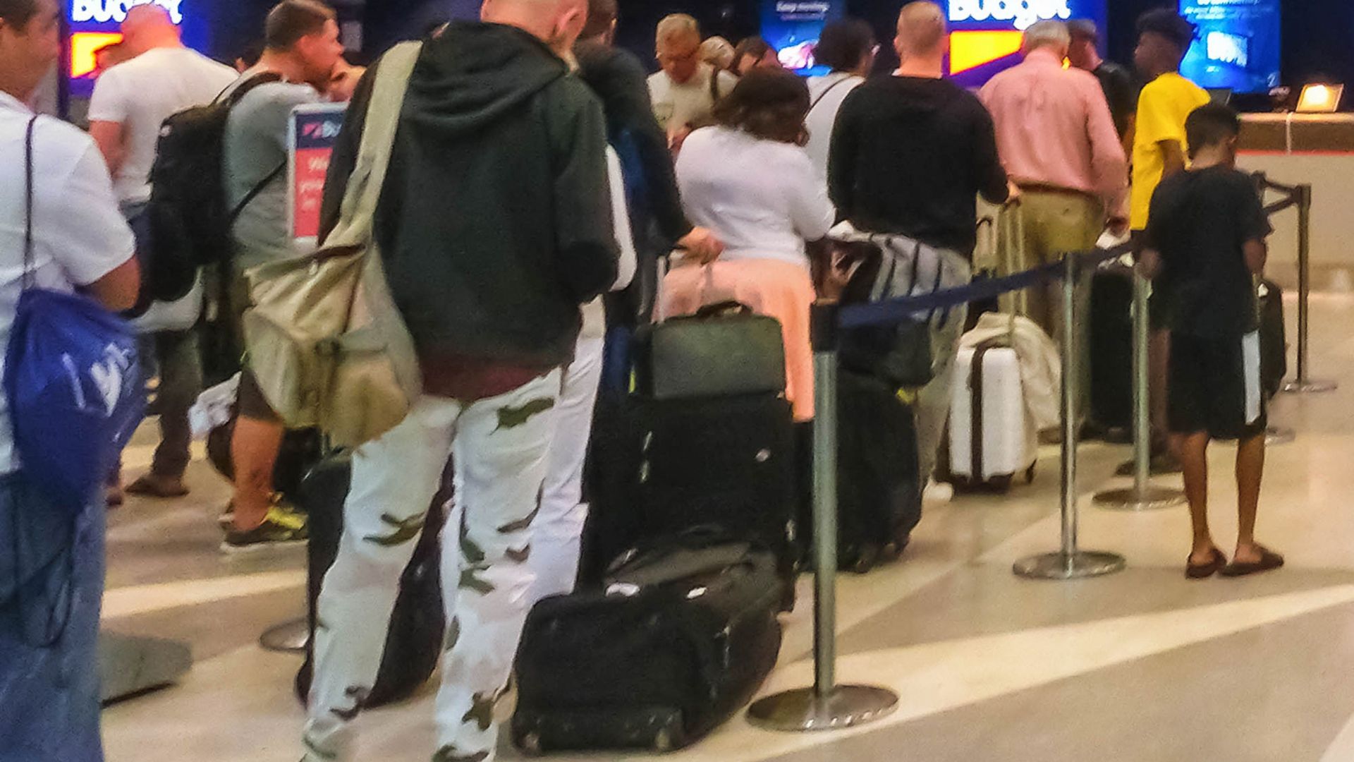 Canadian Passenger Punches TSA Agents, Faces Charges [WATCH]