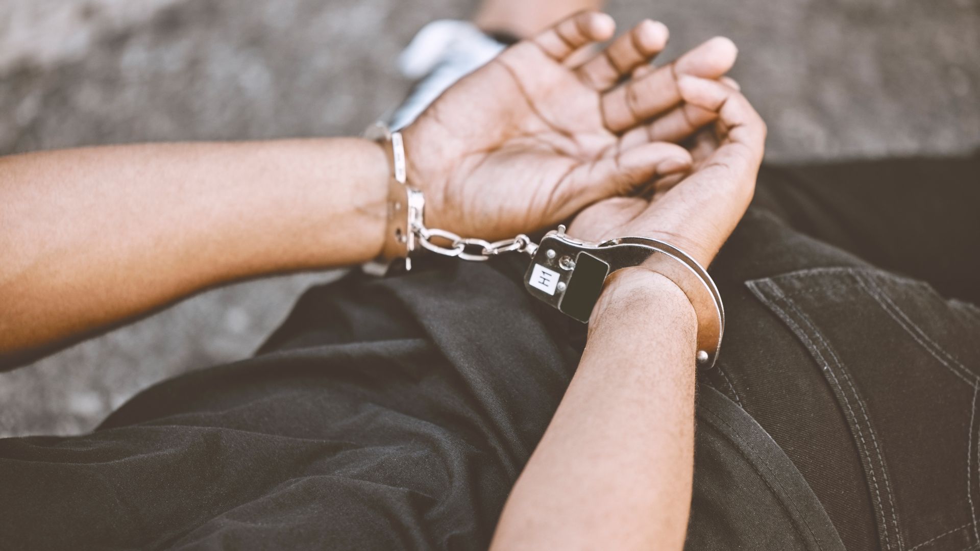 ICE Agent Attacked by Surgical Staff During Illegal Alien Arrest in California [WATCH]