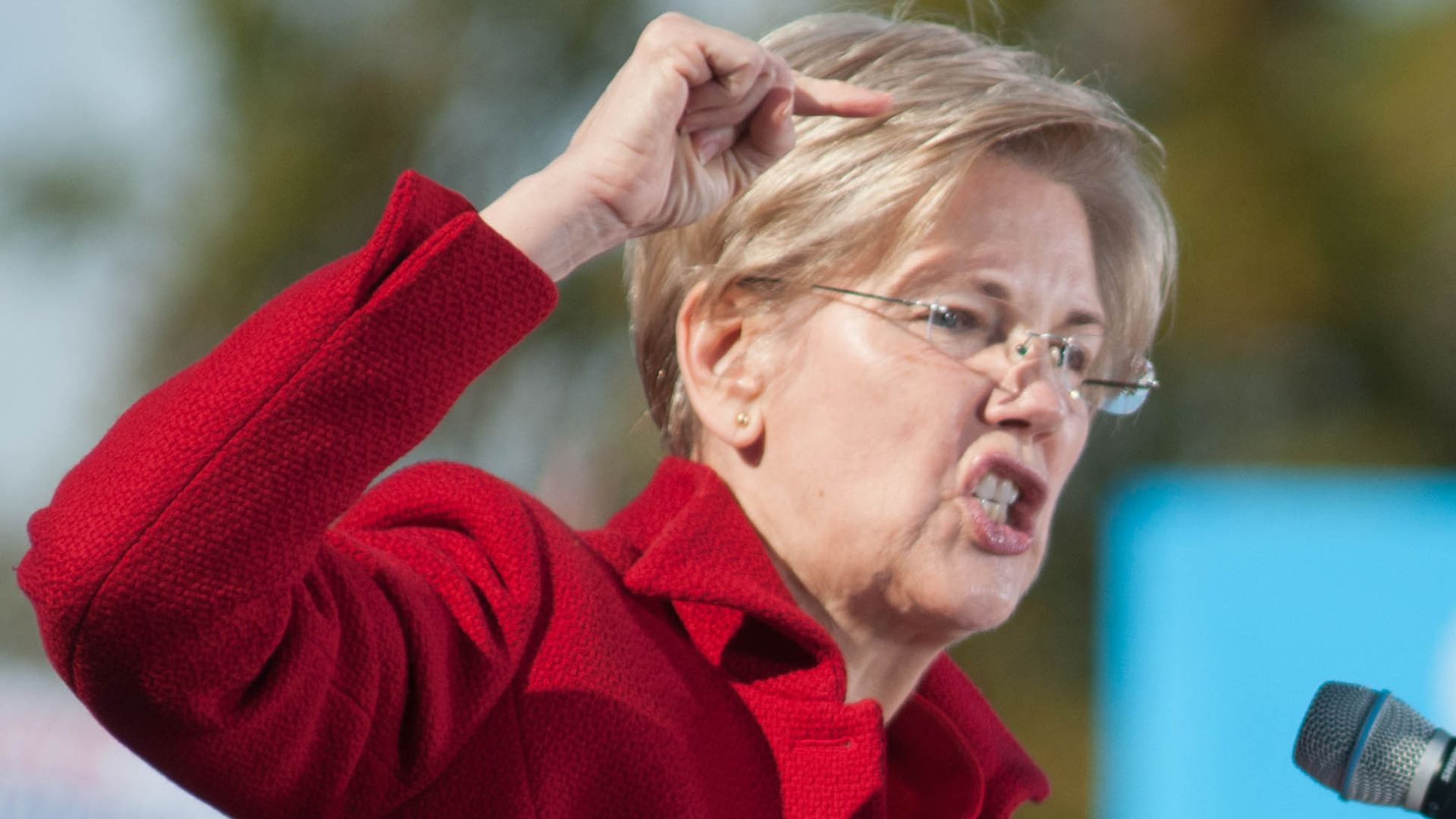 Elizabeth Warren ‘Attempted to Look Like a Normal Human Being, Totally Botched It’ [WATCH]