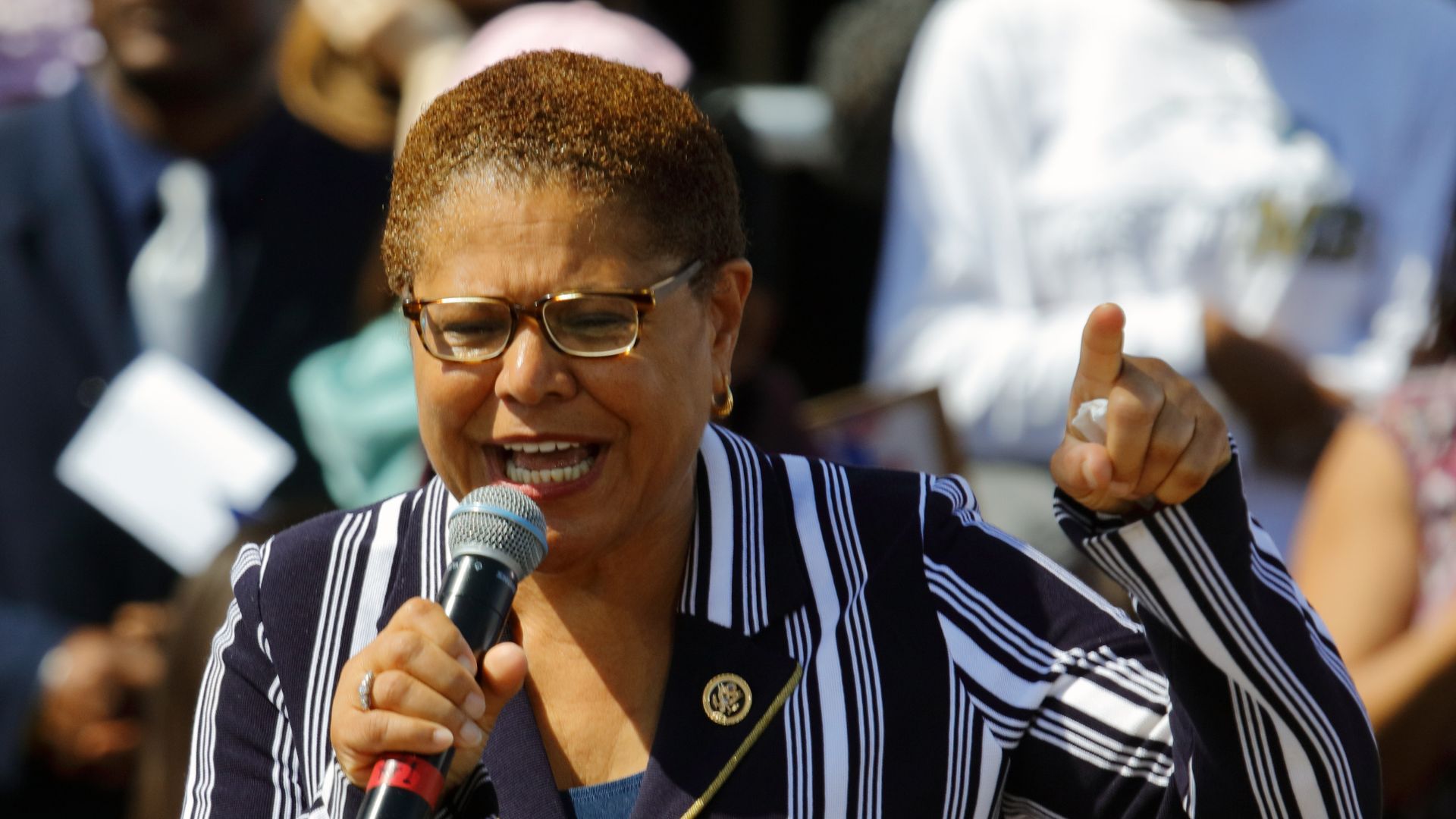 LA’s Karen Bass Triggered By Law Enforcement at Newsom Presser, U.S Attorney Levels Her [WATCH]