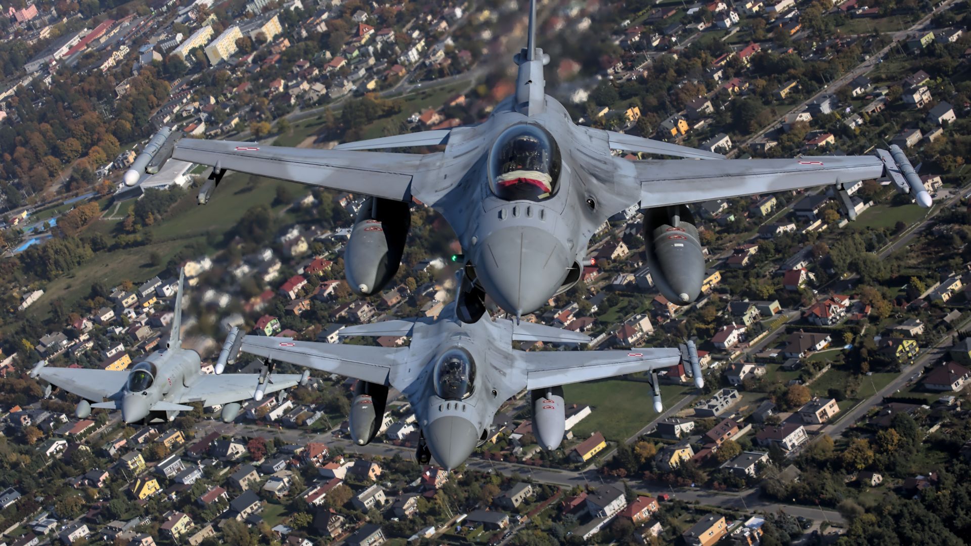Polish Air Force F-16 Pilot Killed in Fiery Crash Before Radom Airshow [WATCH]