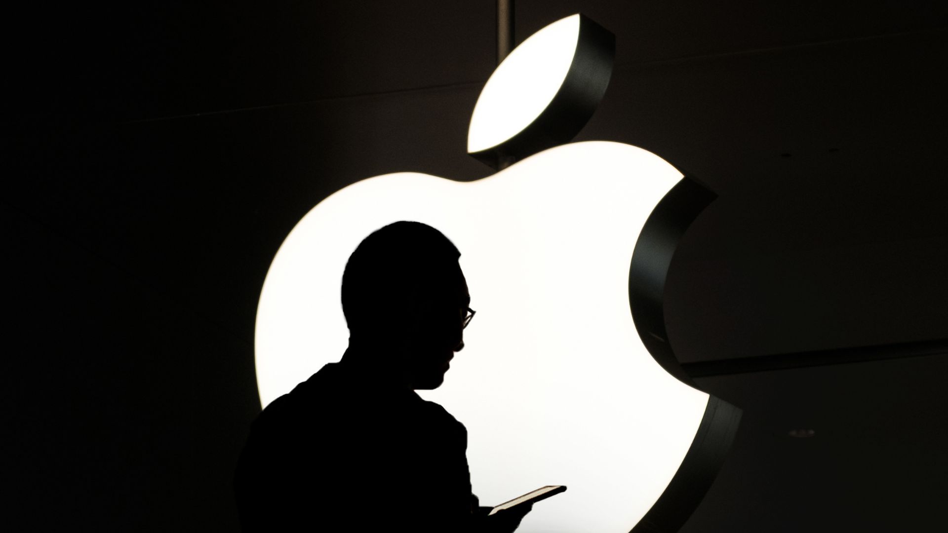 The Anti-ICE Crowd Just Got Some Bad News as Apple Removes Controversial App [WATCH]