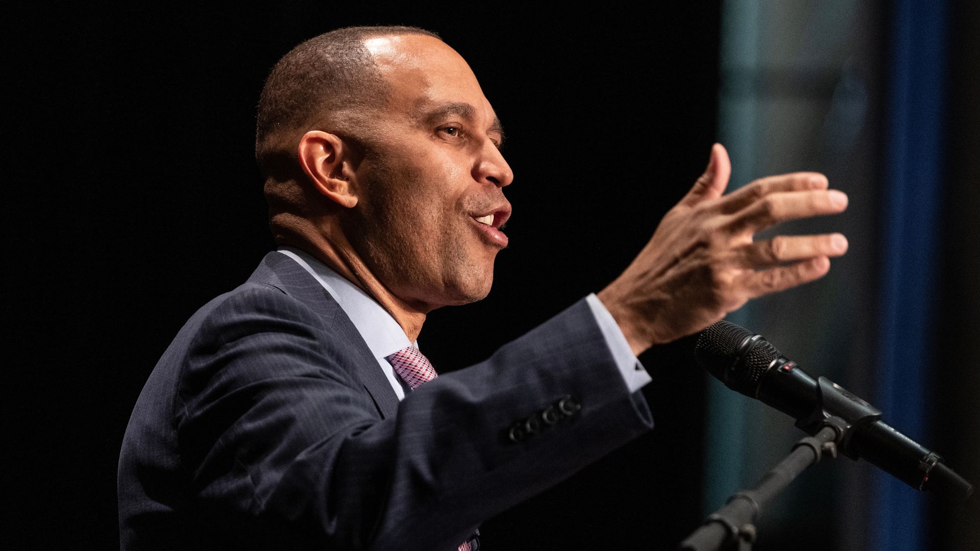 Hakeem Jeffries Gets Cornered on CNN Over Healthcare Funding for Non-Citizens [WATCH]