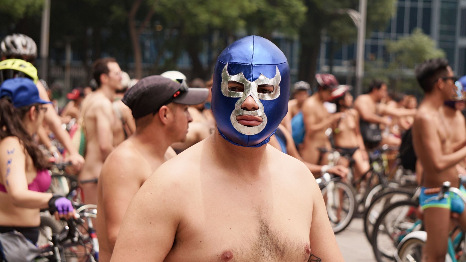 Hundreds Get Naked to Protest National Guard with ‘Emergency’ Bike Ride in Portland [WATCH]