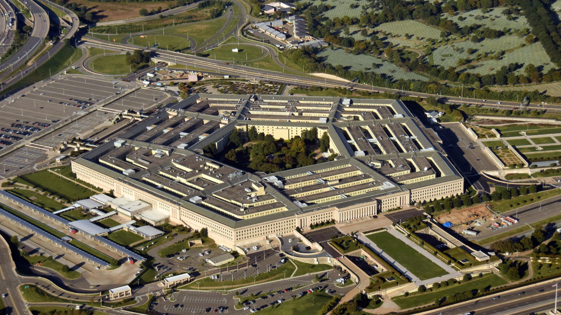 Pentagon Press Corps Turn in Credentials En Masse After Hegseth Tightens Security [WATCH]