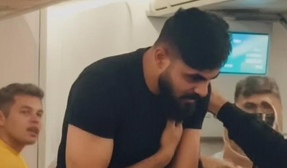 Passengers Unleash Midflight Punch Frenzy in Front of Terrified Kids [WATCH]